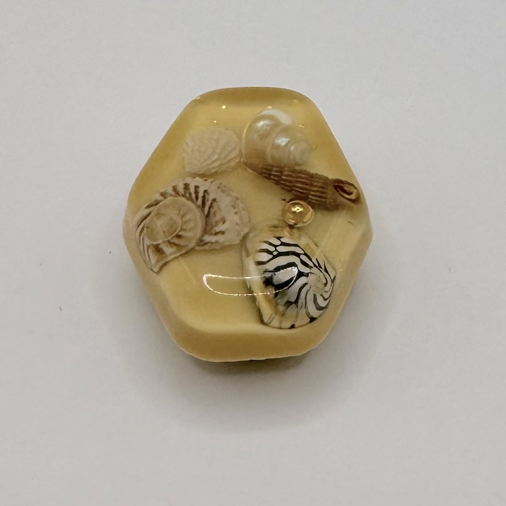 VINTAGE Resin Shell Button Cover - Picture 6 of 14